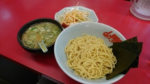 「醤油つけ麺(サー券１３枚)＋ネギ(160円)」@山岡家 狭山店の写真