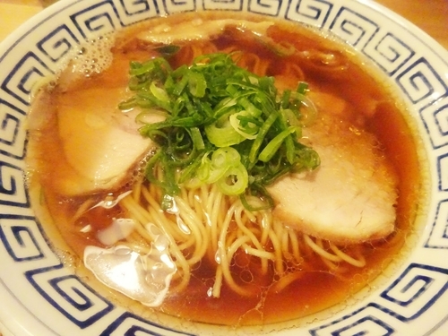 「しょうゆらーめん、もち麦ごはん（小）、生女峰いちごのかき氷」@ねいろ屋の写真