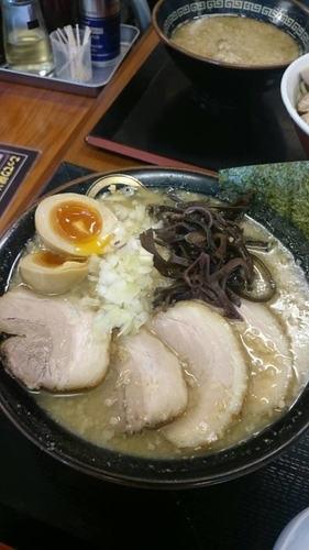 「特製背脂煮干しラーメン」@丸め 田無ファミリーランド店の写真