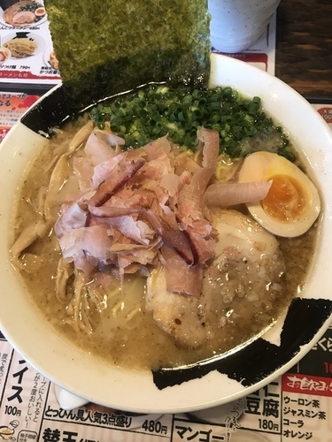 「半生かつお節のせ和風塩とんこつ➕大盛➕麺固め」@どでかっちゃん 木更津店の写真