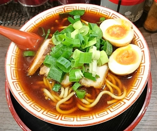 「中華そば(中盛)＋味付玉子」@麺屋7.5Hz 新橋店の写真