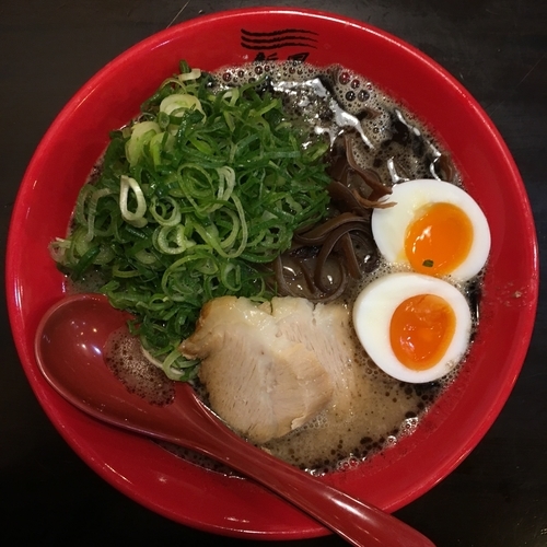 「黒豚骨ねぎだく (780円) 半熟玉子 (100円)」@博多新風 博多デイトス店の写真