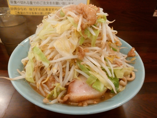 中ラーメン超極太麺変更＋豚マシ＋ヤサイアブラ普通