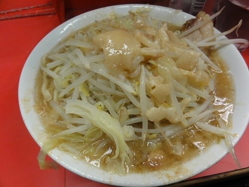 「ラーメン600円　麺硬め　ニンニク　脂」@ラーメン二郎 三田本店の写真