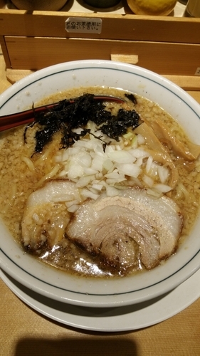 「背脂醤油らー麺」@焼きあご塩らー麺 たかはし 新宿本店の写真