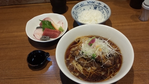 「【一周年記念】イベリコ豚のらーめん700円プレミアム海鮮丼」@寿製麺よしかわ 川越店の写真