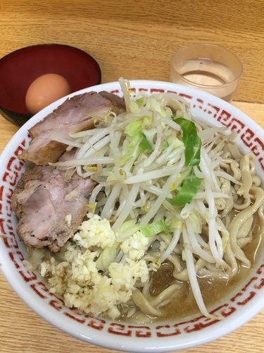 「小 ニンニク 野菜少なめ いい卵」@ラーメン二郎 環七新新代田店の写真