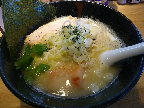 「【限定】鯛のあらをふんだんに使った鯛白湯ラーメン」@らーめん 月の兎影の写真