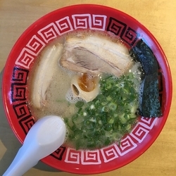 豚骨ラーメン (630円)