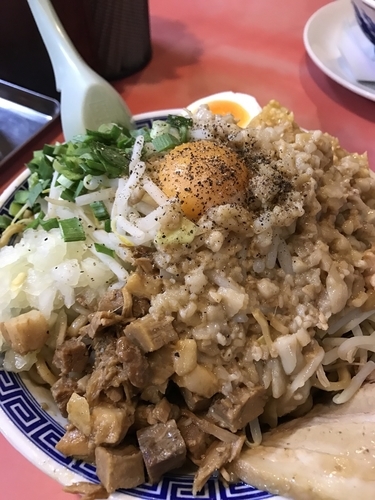 「まぜそば（醤油）400g、ニンニク、脂多め、マヨネーズ別盛り」@明神角ふじの写真