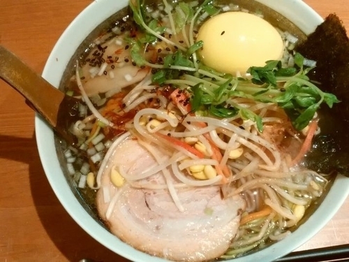 「プラチナドラゴンラーメン＋味玉子」@薬膳ラーメンドラゴン 亀戸横丁店の写真