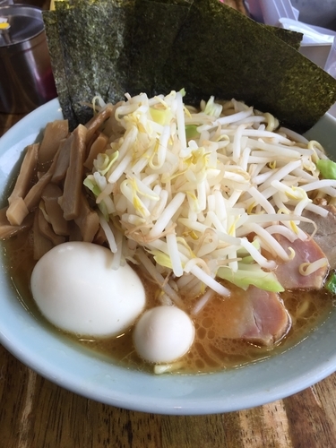「醤油ラーメン＋激得トッピング」@壱六家 大和店の写真