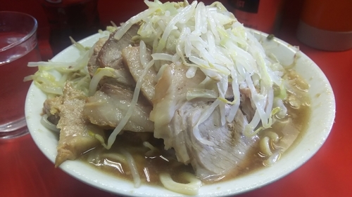 「ぶた入りラーメン（にんにく）￥700」@ラーメン二郎 三田本店の写真