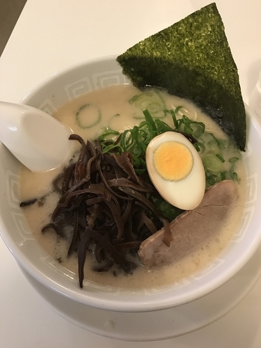 「豚骨ラーメン」@博多天神 新宿東口駅前店の写真