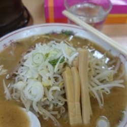味噌ラーメン８００円+大盛100円