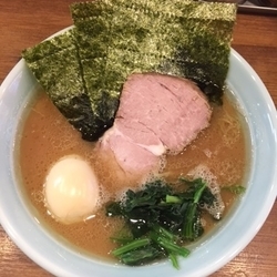 ラーメン（油多め）＋味玉　通常価格750円
