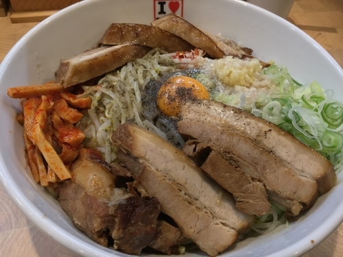「汁なしニボ 大盛(360g) ニンニク普通背脂増し麺かため 肉増」@まるぎん道場の写真