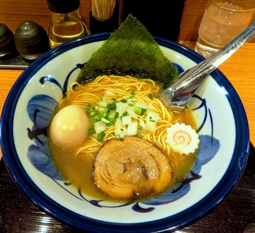 「濃厚丸鶏ラーメン＋味玉(890円）」@つけ麺 よし田の写真
