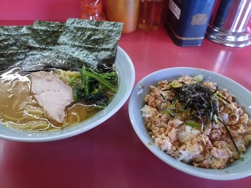 「ラーメン650円+チャーシューまぶし260円」@沼津家の写真