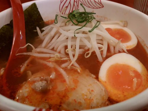 「味玉赤いラーメン（塩）900円」@麺処 あす花の写真