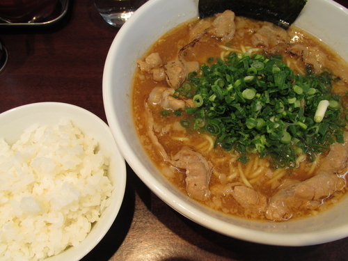 「肉そば（味噌）+ライス　「850円+無料」」@麺屋 民のかまどの写真