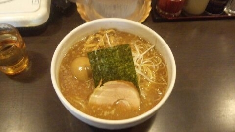 「味玉魚介らーめん大盛」@日の出らーめん 横浜桜木町本店の写真