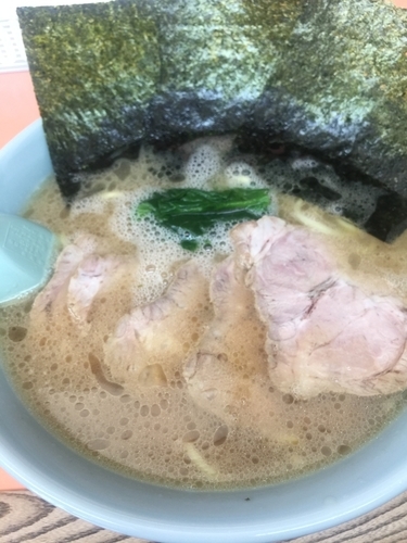 「チャーシュー麺850円、硬め濃いめ」@梅浜亭の写真