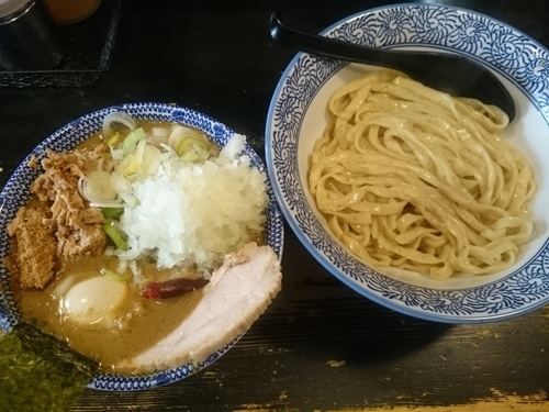 「かれあつ（極太麺）＋刻み玉ねぎ＋とろけるチーズ＝￥1050」@狼煙 〜NOROSHI〜の写真