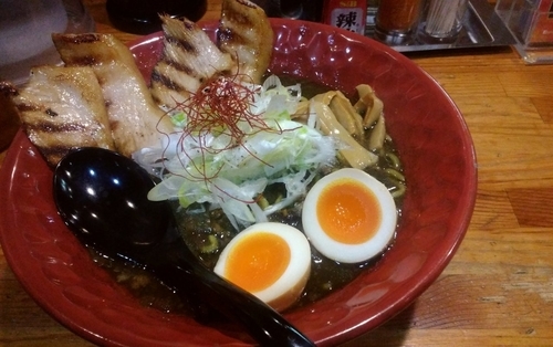 「黒味噌炙りトントロ」@黒味噌らーめん 初代けいすけ 品川店の写真