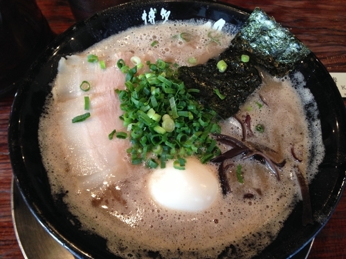 「味玉ラーメン(バリ)＋替玉(カタ)」@博多一双 博多駅東本店の写真