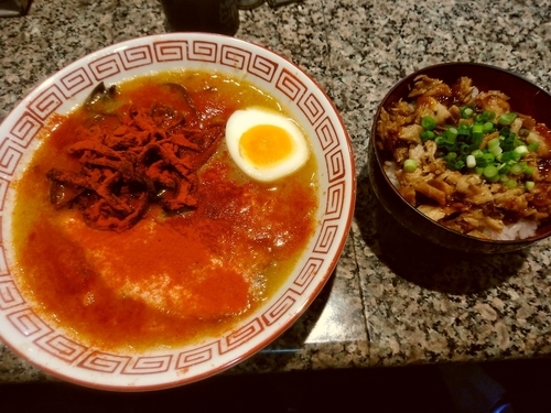 「だるまラーメンレッド＋ミニチャーシュー丼850円」@だるま大使 2号店の写真