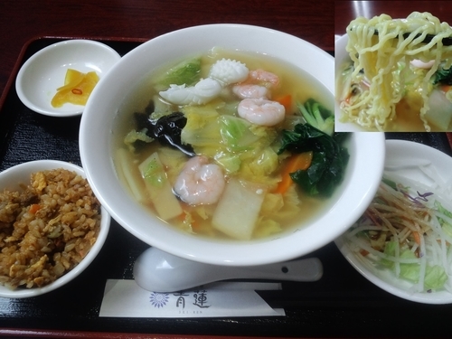 「ランチＣセット海鮮入り野菜タンメンとミニ​チャーハン850円」@健康中華 青蓮 みなとみらい店の写真