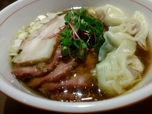「虎徹そば（醤油・細麺）780円+釜焼きﾁｬｰｼｭｰ+ﾜﾝﾀﾝ」@麺や 虎徹の写真