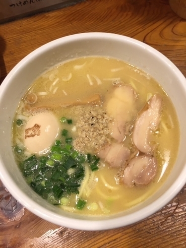 「白鶏らーめん玉子のせ　800円」@鶏の穴の写真