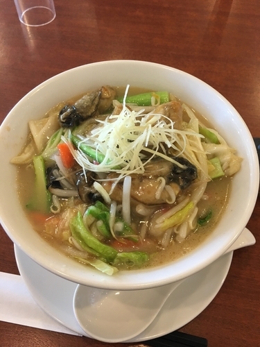 「牡蠣のあんかけちゃんぽん麺1,080円+半チャーハン280円」@中華レストランChina Fan 草加店の写真