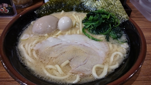 「醤油ラーメン＋味玉(クーポン) ￥ 500」@横浜家系ラーメン 壱角家 メトロ西葛西店の写真