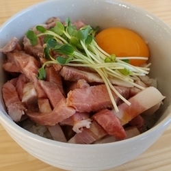 限定？のDEATH豚骨とレアチャーシュー丼(*^O^*)