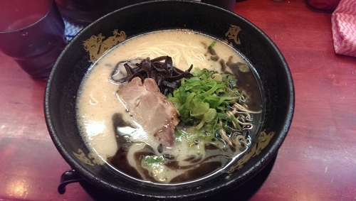 「黒マー油ラーメン、替玉w」@とんこつラーメン 博多風龍 渋谷店の写真
