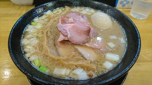 「特製濃厚中華そば（大盛）」@自家製中華そば 麺の虜の写真
