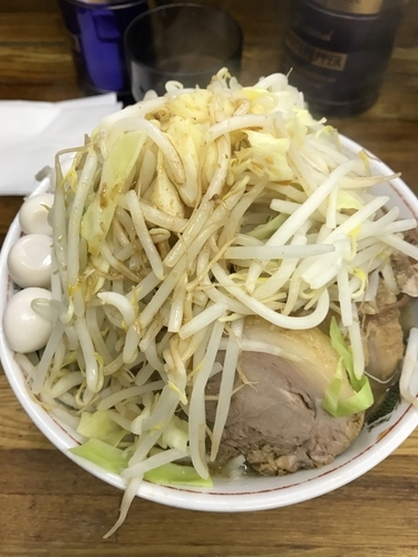 「小ラーメン豚入り うずら カラメ」@ラーメン二郎 新小金井街道店の写真