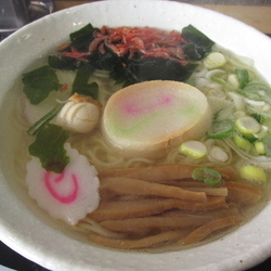 鯛だしの塩らーめん+ワカメ　「750円+ｻｰﾋﾞｽ」