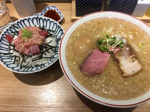 「蔵出し味噌らーめん とろタクちらしセット」@超多加水自家製手揉み麺 きたかた食堂の写真