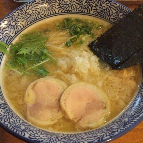 「濃厚鶏骨醤油らーめん（770円）」@濃厚鶏白湯らーめん 麺屋一楽の写真