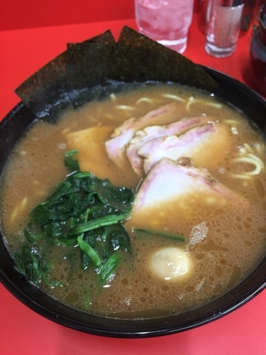 「チャーシュー麺中盛980円、硬め濃いめ」@壱六家 上大岡店の写真