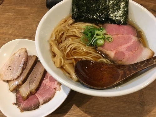 「中華そば＋チャーシュー盛り」@AKEBIの写真