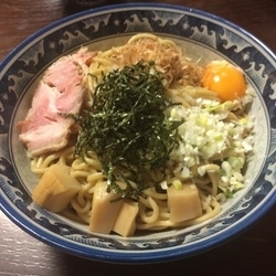 油そば 大盛り 卵黄のせ