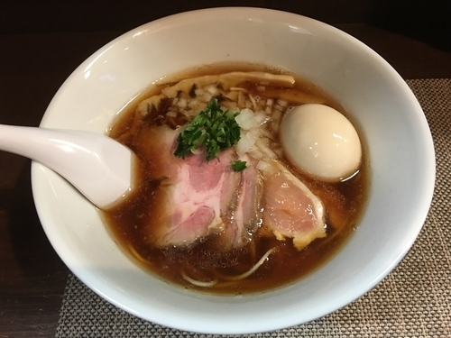 「特製煮干しそば 1050円 肉飯 150円」@神保町黒須の写真
