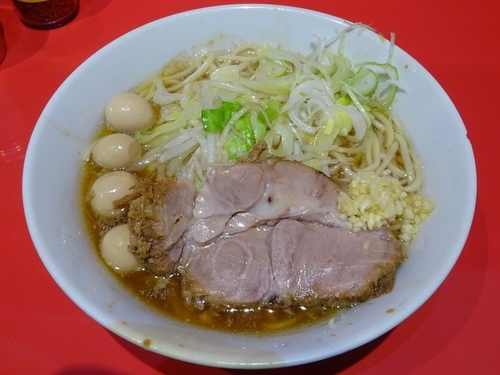 「SUBラーメン：醤油 並（650円）＋うずら5個　ニンニク」@ラーメン二郎 西台駅前店の写真
