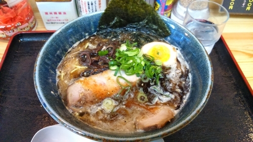 「こってり塩ラーメン黒750円+〆のめし50円」@とんこつ麺屋 火の国の写真