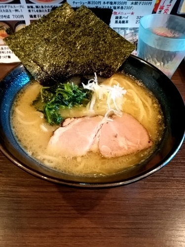 「クリーミー豚骨しお  中盛100円」@麺や かがのの写真